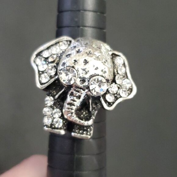 Silver tone elephant ring - Picture 2 of 9
